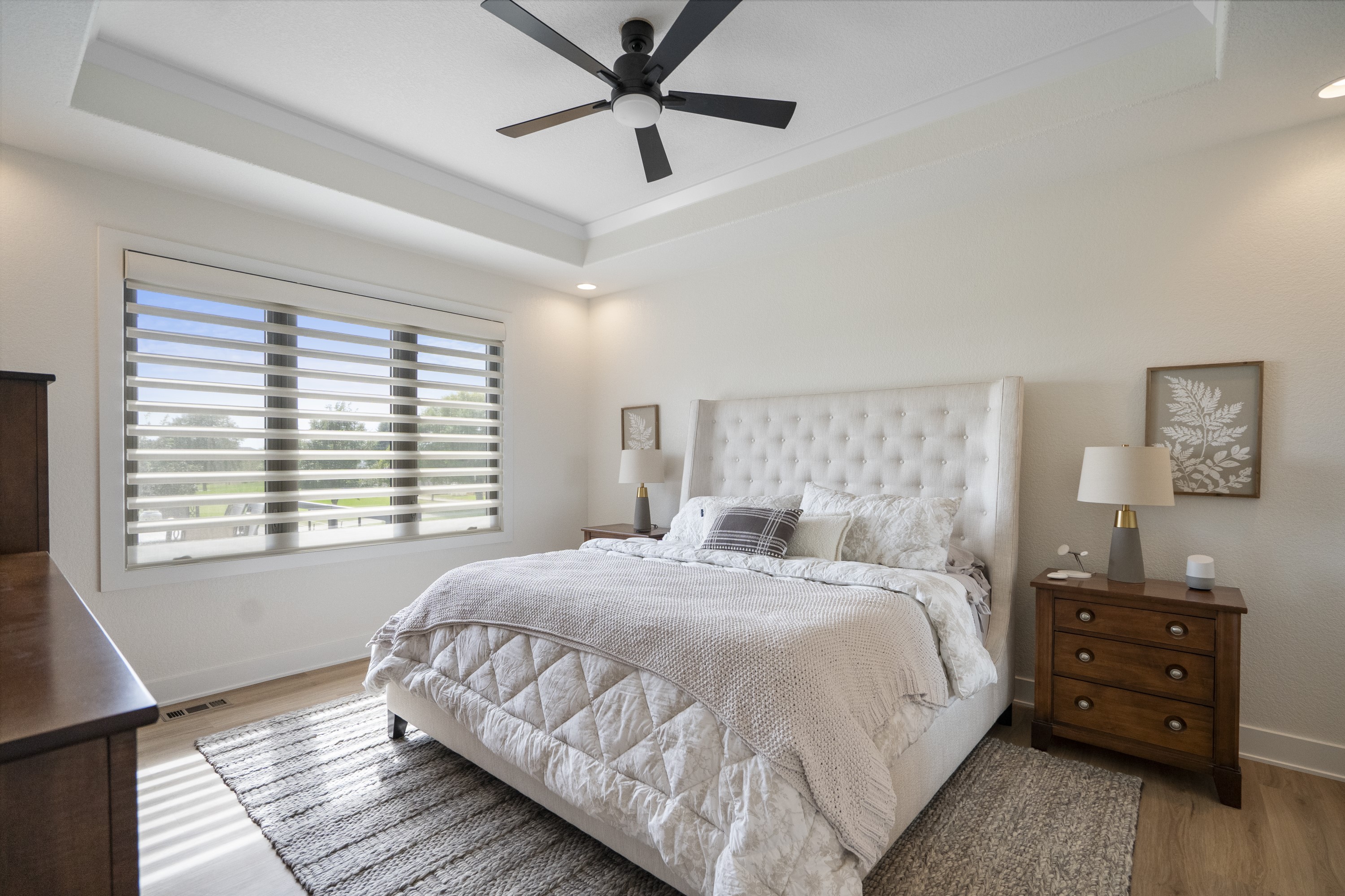 Bedroom with tray ceiling detail